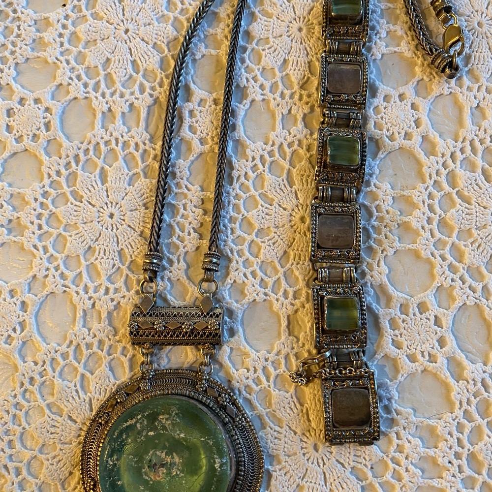 Roman Glass Jewelry Set - Picture 11 of 12